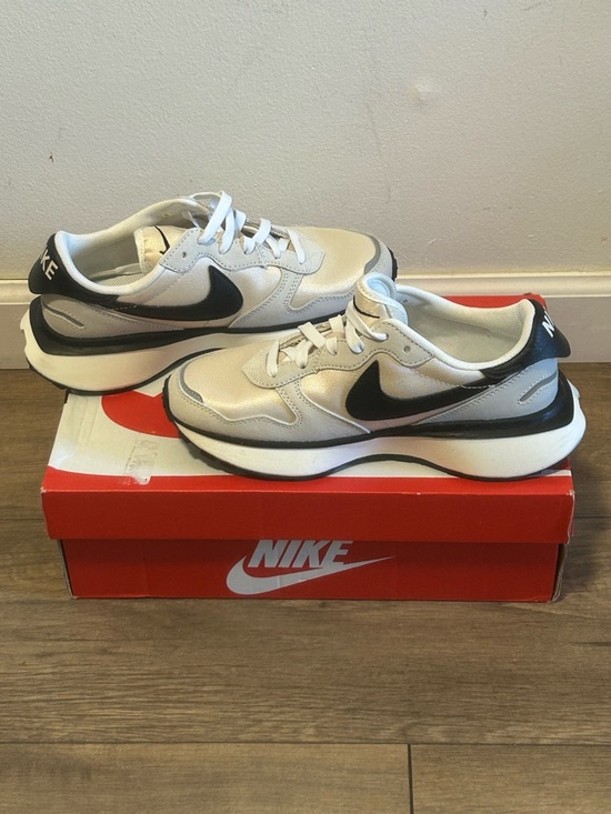 Nike Shoes - Nike Women’s Phoenix Waffle Sneakers